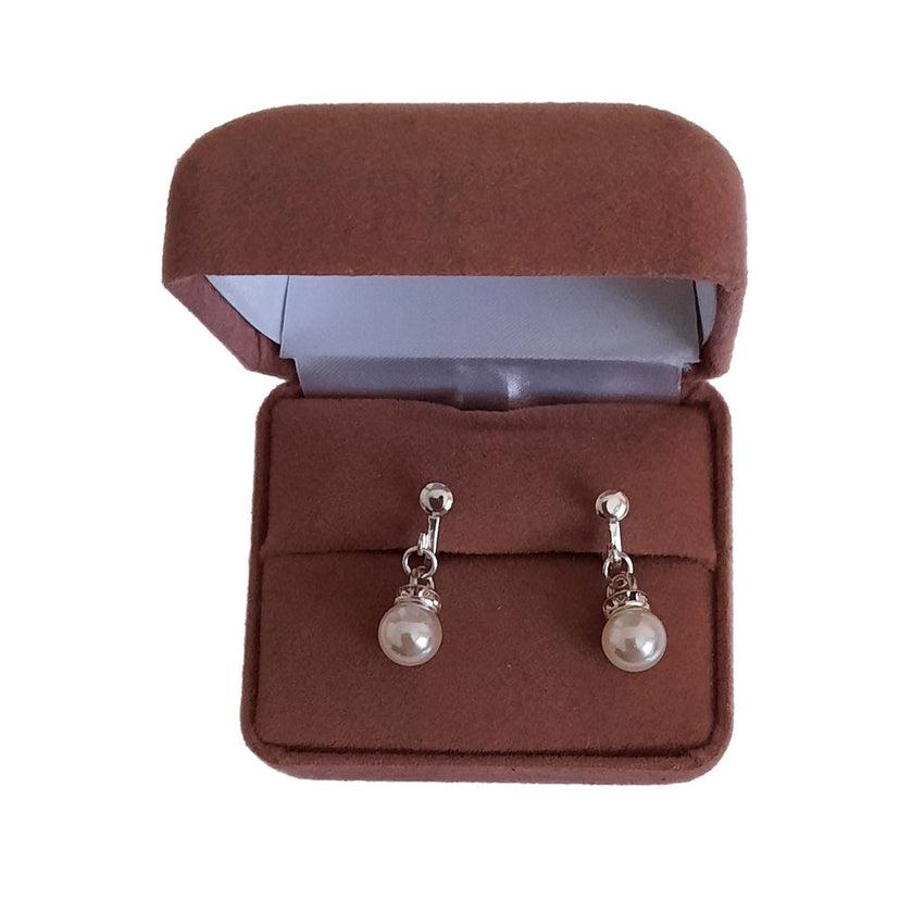 Small pearl clip store on earrings